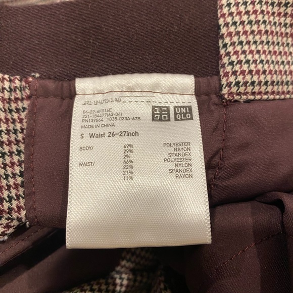 Uniqlo cropped maroon pants with micro houndstooth pattern size s (Waist 26-27) - Picture 11 of 13